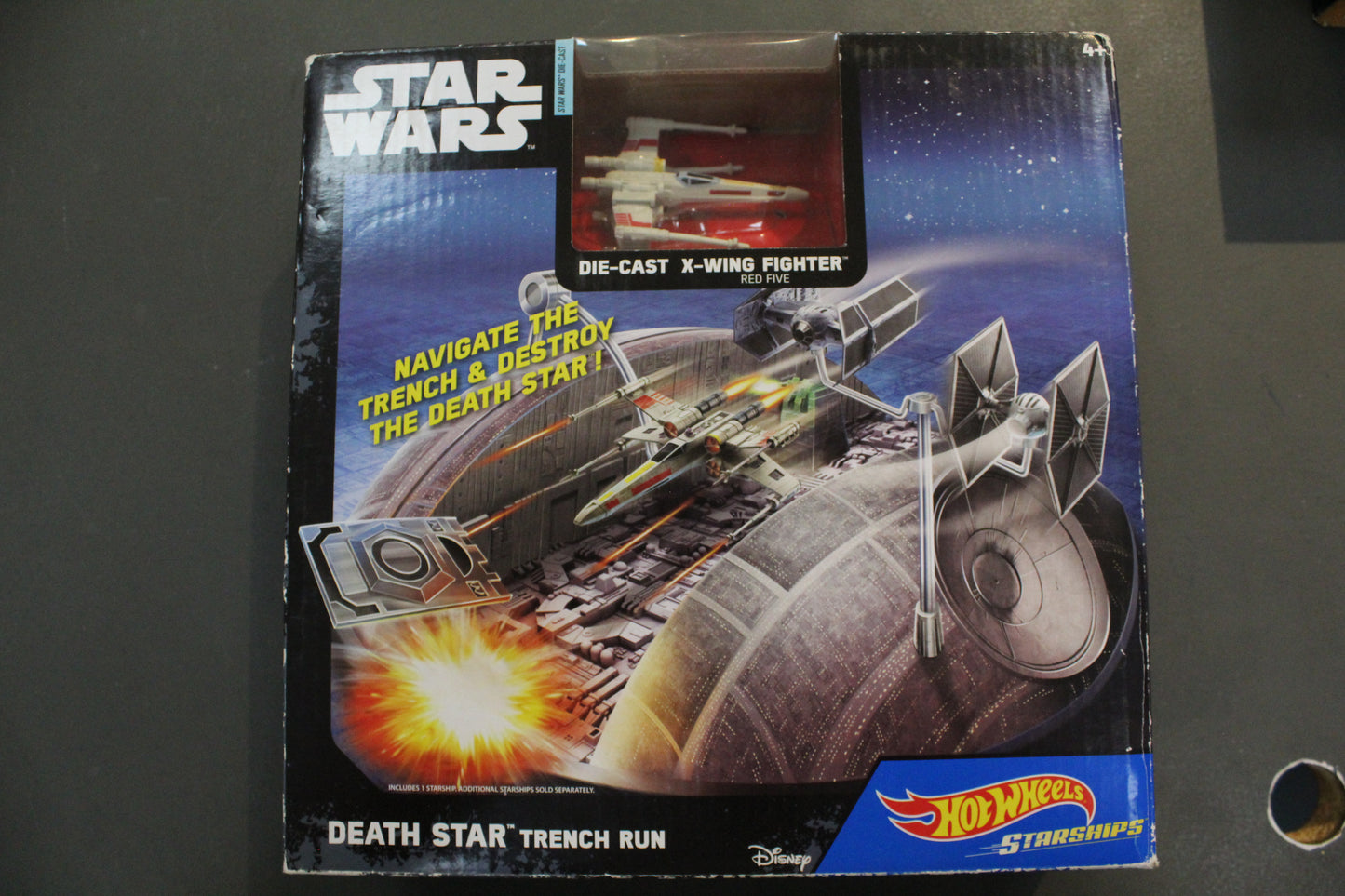 Hot Wheels Starships Star Wars Death Star Trench run Playset Sealed